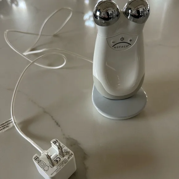 NuFace Trinity Pro Microcurrent Device